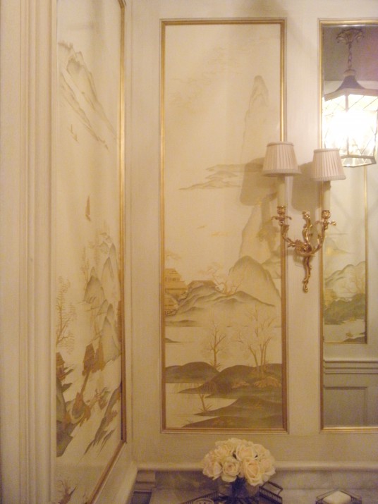 white lacquer mural on site DSCN5667_wpl